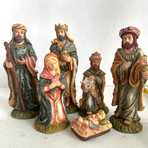 Vtg Small Hand-Painted Nativity Set Holy Family Mary Joseph Jesus Wisemen - Picture 1 of 8